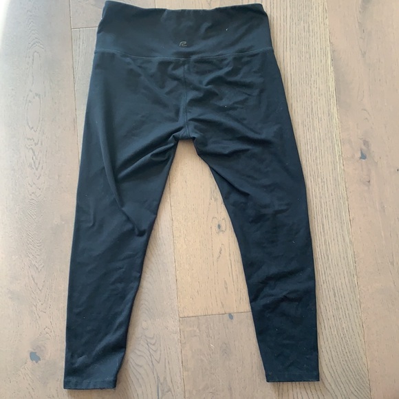 Black Capri Roadrunners workout pants - Picture 3 of 3